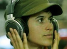 Kopfh�rer Frau Musik h�ren