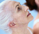 �ltere Frau bleich