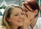 Frauen fl�stern